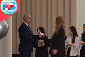 Торжественное вручение студенческих билетов будущим медсестрам