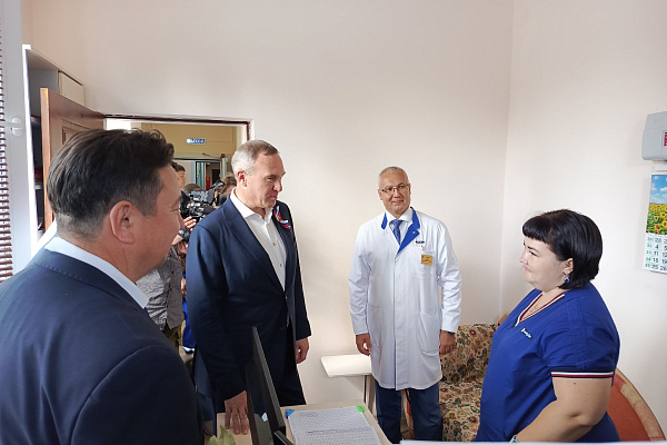 Губернатор Югры посетил отделение скорой помощи в Когалыме