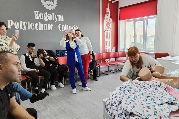 Во второй половине увлекательного дня на нашей конференции мы продолжили докладами и практическими мастер-классами: