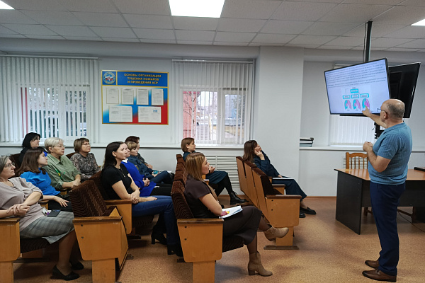 Жизненно важные навыки при транспортировке пострадавших: лекция для отряда МЧС Когалыма 